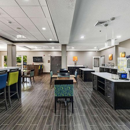 Comfort Inn & Suites Logan Near University מראה חיצוני תמונה